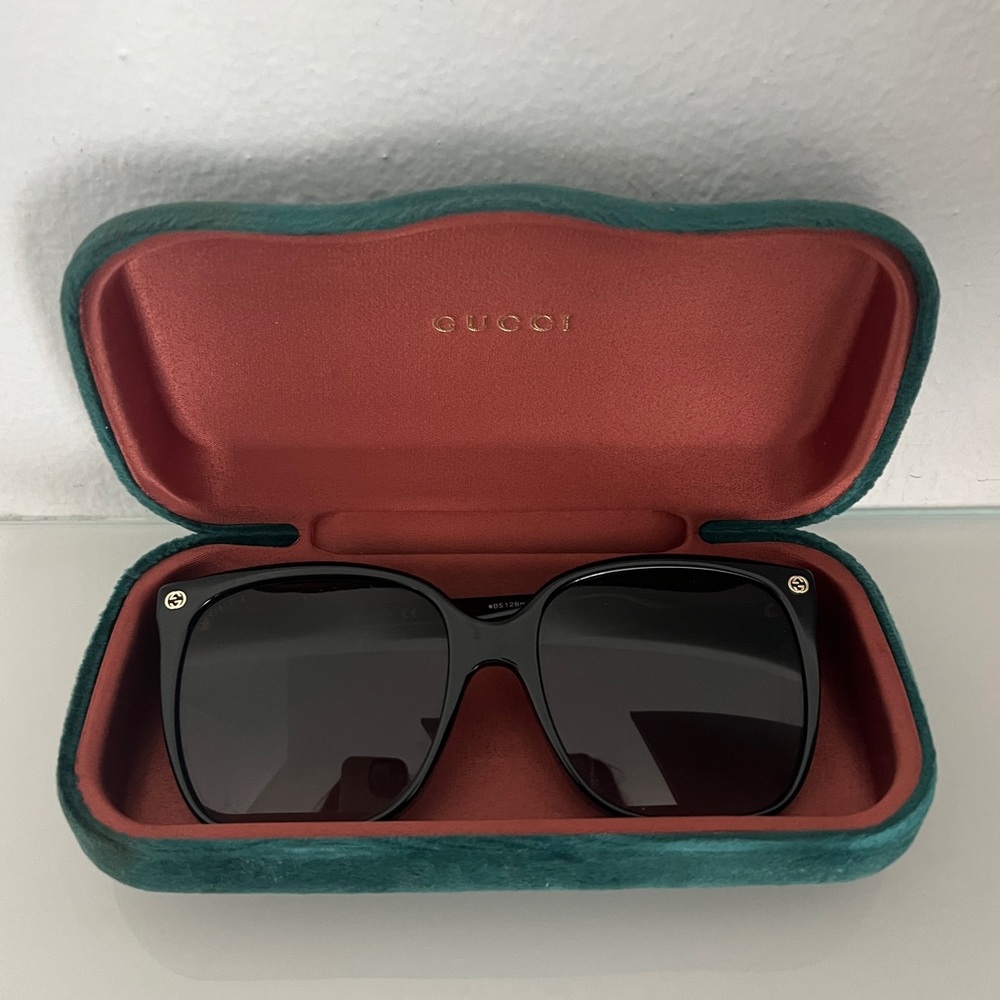 Gucci sunglasses. Like new.